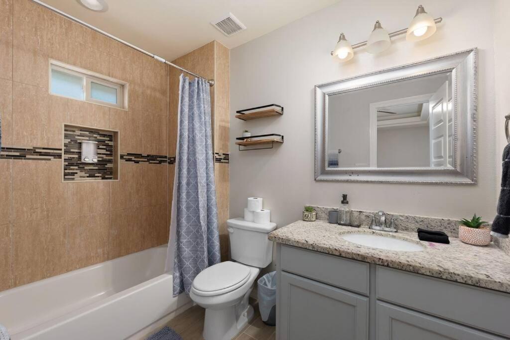 Cozy 3 Bed 2 Bath Apartment, Near Shopping Plazas, Expressway And Free Parking Edinburg Exterior photo