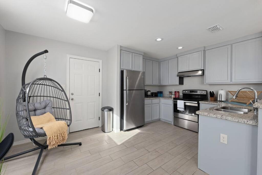 Cozy 3 Bed 2 Bath Apartment, Near Shopping Plazas, Expressway And Free Parking Edinburg Exterior photo