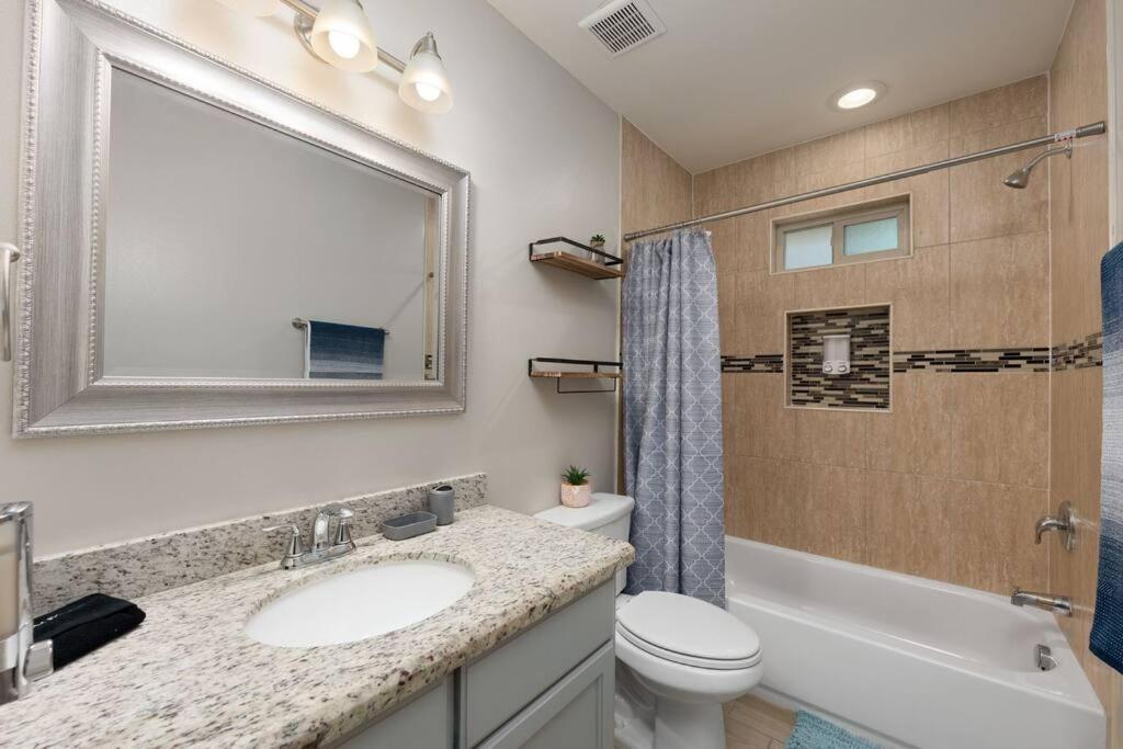 Cozy 3 Bed 2 Bath Apartment, Near Shopping Plazas, Expressway And Free Parking Edinburg Exterior photo